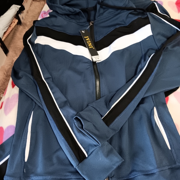 Nwt 3 piece workout set size small/medium - Picture 4 of 6